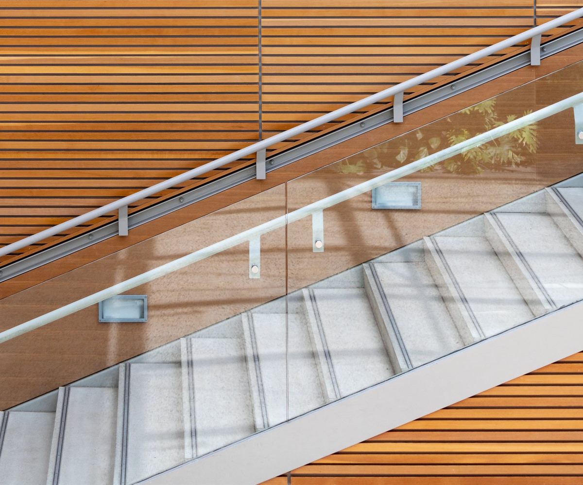Glass balustrade railing